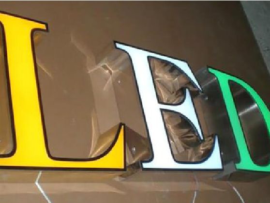 宁波介绍LED招牌的基础知识。